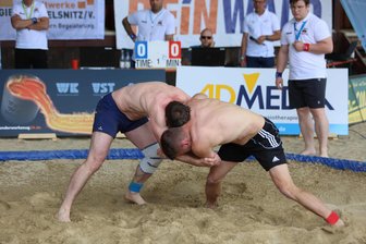 Ringen auf Sand: Beachwrestler ermitteln im vogtländischen Oelsnitz ihre Deutschen Meister - Im Vorjahr wurden im Oelsnitzer Freibad die Sachsenmeisterschaften ausgetragen. Nun kommen die besten Beachwrestler aus ganz Deutschland ins Vogtland.