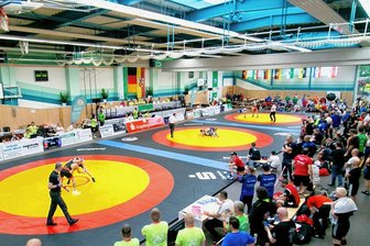 Ringen, German Masters: Mit 46 zum ersten Mal auf der Matte - Auf den drei Matten des schick dekorierten Sportareals Erzgebirgsblick gaben die Ringkampf-Veteranen am Freitag und Sonnabend ihr Bestes. Das Beruhigendste daran: Es gab keine ernsthafte Verletzung. 