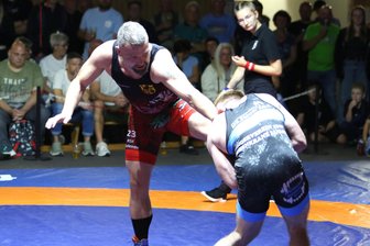 Ringen – Regionalliga Mitteldeutschland: WKG Gelenau/Markneukirchen II erklimmt nach überzeugendem Sieg Platz 4 - Zu starker Form läuft Rico Richter (links) in dieser Saison noch einmal auf, die für den Gelenauer Routinier wohl auch die letzte sein wird.