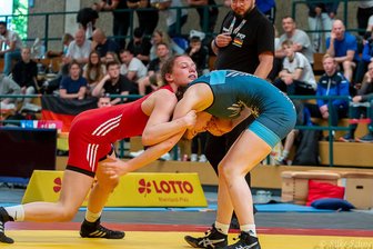 Ringen: Thalheimerin geht bei U23-EM in Baku leer aus - Naemi Leistner (links) konnte in den Medaillenkampf nicht eingreifen.