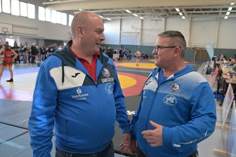 Ringen: Warum der AC Werdau trotz der eigenen Deutschen Meisterschaft gespannt nach Baden-Württemberg blickt - Vereinsmanager Christian Schneider (links) und Mario Uhlig als Vorsitzender des AC Werdau freuen sich auf die Deutsche Meisterschaft am Wochenende.