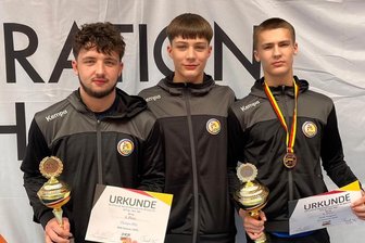 Ringer aus dem Erzgebirge belohnen sich im Norden mit einer Medaille - Florian Otto, Erwin Lerchenberger und Bronzegewinner Erik Wagner haben die Ringer des RSK Gelenau in Stralsund vertreten. Zwei von ihnen hatten gleich sechs Kämpfe zu bestreiten.
