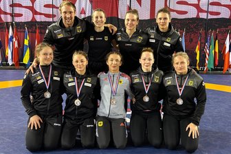 Ringer des FC Erzgebirge Aue knipsen den Trainingsmodus an – und sammeln schon Medaillen - Beim „Großen Preis von Frankreich“ startete Gerda Barth (vorn links) vom FC Erzgebirge Aue erfolgreich ins neue Sportjahr. Sie war mit einer Stützpunkt-Delegation um Sachsens Landestrainer Florian Rau in Nizza auf der Matte und holte Bronze.