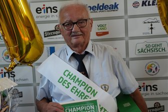 Ringer des KSV Pausa haben einen Champions des Ehrenamts - Horst Steinert - ein Champion des Ehrenamts.
