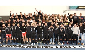Ringer-Regionalliga: Pausa/Plauen beendet lange Durststrecke - Über die gesamte Saison eine Einheit: Mannschaft und Fans der WKG Pausa/Plauen.
