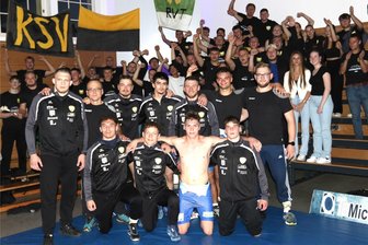 Ringer-Regionalliga: Pausa/Plauen gewinnt „Heimkampf“ in Leipzig - Mannschaft und Fans der WKG Pausa/Plauen waren nach dem Sieg in Leipzig in Feierlaune.