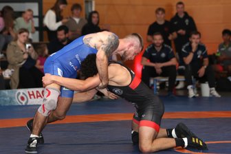 Ringer-Regionalliga: Pausa/Plauen meißelt 5. Platz in Stein - Eryk Maj (links) ist ein Punktegarant. Auch gegen Tim Hamann (RV Lugau) holte der polnische Meister 2023, der inzwischen schon zum Inventar des KSV Pausa gehört, einen Sieg für die WKG.