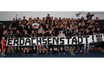 Ringer-Regionalliga: Warum die WKG Pausa/Plauen trotz klarer Niederlage euphorisch gefeiert wird - Das Bild sagt alles, die WKG-Mannschaft in deren Fans sind eins.