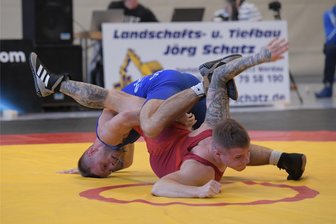 Ringer-Regionalliga: WKG Pausa/Plauen steht vor schwieriger Auswärtsaufgabe beim Tabellenzweiten - Pausa/Plauens Eryk Maj (blaues Trikot) bezwang in der Vorsaison den Werdauer Mark Lenser.