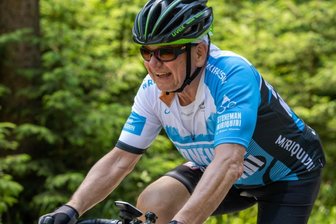 Ringerchef sitzt mit fast 70 fest im Sattel - 290 Kilometer, 4900 Höhenmeter: Joachim Kühn meisterte gemeinsam mit Olympiasieger Olaf Ludwig den Stoneman Miriquidi Road in drei Tagen. Von Oberwiesenthal aus ging es zunächst durchs deutsche Erzgebirge bis nach Altenberg, dann auf der tschechischen Seite zurück. 