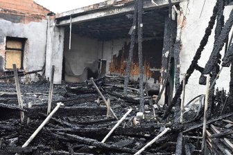 Ringerhalle: Land Sachsen gibt 575.000 Euro für Wiederaufbau - Die völlig zerstörte Wettkampfhalle der Ringer in Markneukirchen. Die Ende April abgebrannte Sportstätte soll ab 2022 wieder aufgebaut werden - mit Geld von Stadt, Versicherung und 575.000 Euro vom Land.