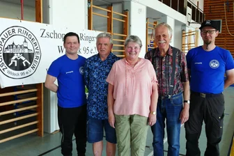 Ringerverein aus dem Erzgebirge feiert runden Geburtstag - Michel Breidel, Jens Hübner, Bärbel Franke, Thomas Gläser und Thomas Gerlach (v. l.) spielen in der Historie des ZRV eine wichtige Rolle.