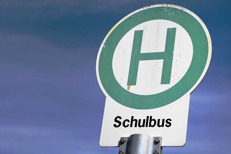 Rings um Chemnitz droht der Schülerverkehr teurer zu werden - Gut ein halbes Jahr nach der sachsenweiten Einführung des Bildungstickets droht beim Verkehrsverbund Mittelsachsen (VMS) das Aus für die bisherige Schülerverbundkarte.