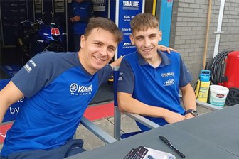 Rippenbruch statt IDM-Finale: Unschöner Saisonabschluss für Rennfahrer Marvin Siebdrath - Marvin Siebdrath (rechts) und sein Teamchef Max Enderlein.