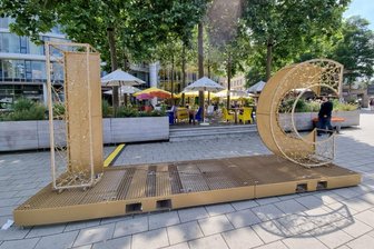 Riss durchs Herz: Was dem Chemnitzer Fotopunkt "I love C" fehlt - Dem beliebten Fotopunkt vor dem Restaurant Brazil fehlt das rote Herz - es ist gerissen.