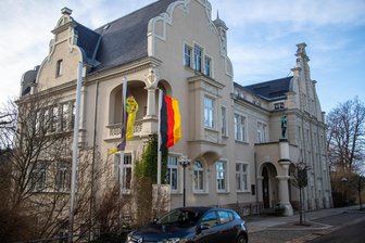 Risse in der Fassade: Stadt im Erzgebirge hat große Sorgen um ihr Rathaus - Das Rathaus in Eibenstock. Es bereitet aufgrund von Schäden aktuell große Sorgen.