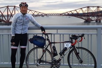 Ritt entlang der Erschöpfungsgrenze - Jens Ritter fuhr mit dem Rennrad von London nach Edinburgh in Schottland und wieder zurück. In der schottischen Hauptstadt konnte der Plauener Radfahrer den Sonnenaufgang hinter der berühmten Forth Bridge bewundern - nur eines von vielen Highlights auf seiner anstrengenden Reise.