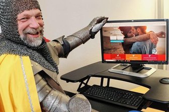 Ritter Georg sucht neues Burgfräulein - Ritter Georg zieht alle Register, um eine neue Partnerin zu finden und "parshipt" sogar. 