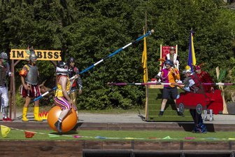 Ritter und Drachen kehren zurück ins Erzgebirge - Anti-Ritter Ottokar riskiert sein letztes Kettenhemd für das Überleben der Drachen-Spezies.