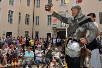 Ritter von Harras sammelt für Unwetteropfer - Rolf Pönicke spendet seine Gage den Hochwasser-Opfern.