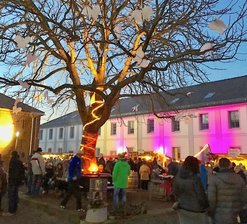 Rittergut mit Engelgedrängel - So sah es bei einer früheren Ausgabe des "Engelgedrängel" im Rittergut Niederfrohna aus. 