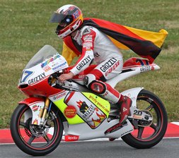 Ritterschlag am späten Abend - Stefan Bradel (17) fuhr am Sachsenring aufs Podest. 