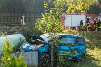 Rittersgrün: Citroen fährt gegen Gastank -