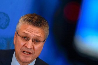 RKI-Chef Lothar Wieler appelliert daran, über Weihnachten auf Kontakte zu verzichten.