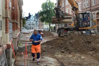 Robert-Blum-Straße in Auerbach: Bauarbeiten gehen in die letzte Runde - Noch fahren auf der Robert-Blum-Straße nur Bagger und Baulaster. Das soll sich aber demnächst ändern.