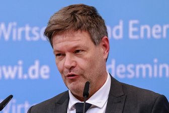 Robert Habeck baut sich ein mächtiges Vizekanzleramt - Damit aus Ambitionen Taten werden, hat Wirtschaftsminister Habeck erfahrene Leute ausgewählt - überwiegend Männer.
