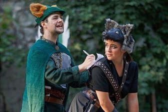 "Robin Hood"-Premiere auf der Naturbühne Greifensteine: Der Rächer als schlauer Fuchs - Benjamin Muth als Robin Hood und Luisa Maria Bruer bestehlen auf der Naturbühne Greifensteine in Ehrenfriedersdorf die Reichen und beschenken die Armen.