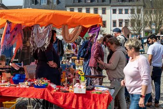 Rochlitz: Stadt organisiert Flohmarkt - Richtig Trubel herrscht beim Flohmarkt in Rochlitz. Für August plant die Stadt mit der nächsten Auflage.