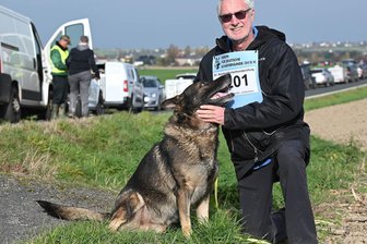 Rochlitz: Wie Deutschlands beste Schäferhunde auf der richtigen Fährte bleiben - Markus Schmitt und Bruno vom Niederbühler Tor sind aus Durmersheim bei Karlsruhe. Bruno erreichte 97 von 100 Punkten.