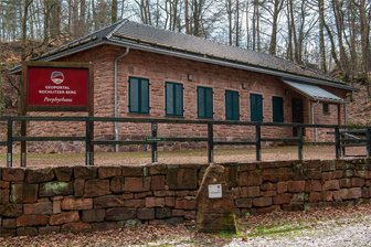Rochlitzer Berg: Besonderer Gottesdienst im Porphyrhaus - Vor dem Porphyrhaus auf dem Rochlitzer Berg findet zu Christi Himmelfahrt ein Gottesdienst statt.