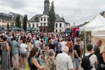 Rochlitzer bringt erneut Streetfood-Festival in die Muldestadt - Dichtes Gedränge herrschte bei der ersten Auflage 2018 an den Ständen der Essensanbieter. 