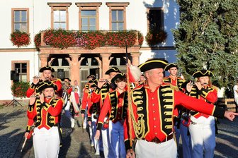 Rochlitzer Händlerherbst: Welche Programmpunkte und Verkehrseinschränkungen auf die Besucher warten - Der Spielmannzug Schmölln/Gößnitz wird auch in diesem Jahr wieder ab 18.30 Uhr durch die Straßen ziehen.