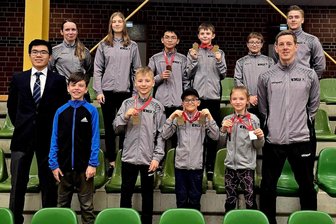Rochlitzer Karateka mit gelungenem Ausflug ins Erzgebirge - Der Zwönitztalpokal war für die Rochlitzer Karateka eine weitere Standortbestimmung für die nationalen Wettbewerbe. Hieu Bui Tien (l.) hat dabei den Kampfmantel gegen einen Anzug getauscht.