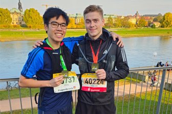 Rochlitzer Karateka nach Dresden-Marathon: „Ich habe im Sport noch nie so gelitten“ - 17 Kilometer sind Hieu Bui Tien und Valentin Leißner vom Karate-Do Rochlitz beim Dresden-Marathon gemeinsam gelaufen. Danach bog einer in Richtung Ziel ab, während der andere noch eine weitere Runde zu absolvieren hatte.