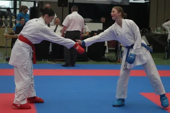 Rochlitzer Karatetrainer stolz: „Es war der beste Kampf ihrer Karriere“ - Im Halbfinale traf Lilly Leißner (r.) auf die Weltranglisten-14. Anastasiia Semenenko.