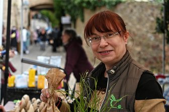 Rochlitzer Kunsthandwerkermarkt begeistert - mit verrückten, nützlichen und einzigartigen Dingen - Heike Weber war mit ihrem Stand und ihren „Wachsfressern“ das erste Mal auf dem Kunsthandwerkermarkt in Rochlitz.