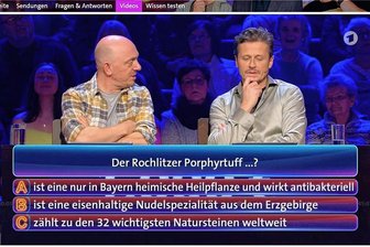 Rochlitzer Porphyrtuff in ARD-Rate-Show: Aber wer weiß denn so was nicht? - In der ARD-Mediathek können Zuschauer die Sendung vom 14. März, 18 Uhr erneut anschauen, in der ab etwa der 29. Minute die Frage nach dem Rochlitzer Porphyrtuff das Rate-Duo Hoëcker und Knizka ins Grübeln brachte.