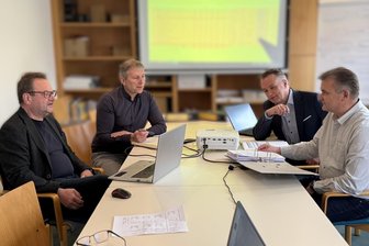 Rochlitzer SSG: OB Dehne nennt Details zur Sanierung - SSG-Chef Knut Bräunlich (v. l.), OB und Aufsichtsratschef Frank Dehne, Sanierungsmanager Manuel Fiedler-Hoffmann und SSG-Prokurist Ingo Winkler bei einem der regelmäßigen Treffen.