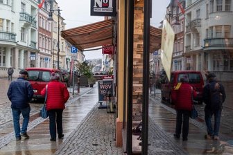 Rochlitzer Straße: Umbau ab Februar - Der Leerstand ist hoch und die Geschäfte haben mitunter zu kämpfen mit den Coronavorschriften. Das Foto zeigt einen bereits sanierten Abschnitt der Rochlitzer Straße.