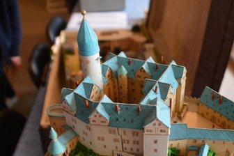 Rochsburg: Neue Schau auf Schloss zeigt Mini-Burgen - Die Rochsburg in Mini-Format ist in der neuen Schau zu sehen.