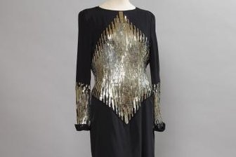 Rochsburg präsentiert Schätze von Cranach bis Lagerfeld - Zu sehen ist auch dieses von Karl Lagerfeld um 1987 entworfene Cocktailkleid. 