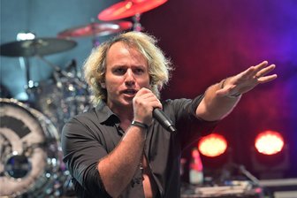 Rock am Teich: 1600 Besucher rocken in Schneeberg den Filzteich - Bei Rock am Teich standen die Musiker von New Jersey, einer Bon-Jovi-Tributeband auf der Bühne.