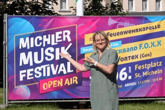 Rock, Beats und Oldtimer: Mülsen startet ein neues Festival-Kapitel - Das Festkomitee hat im Ort großflächig geflaggt: Mitglied Yvonne Vogel lädt ein zum Musikfestival.