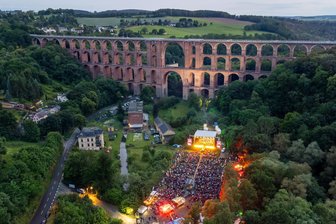 „Rock Classics“ an der Göltzschtalbrücke: Mehr als 5000 Besucher feiern ein großartiges Event - „Es war in diesem Jahr viel, viel geiler“ - Was für eine Kulisse: die „Rock Classics" an der Göltzschtalbrücke.