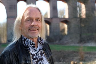 Rock Classics: Warum Dan Lucas gern an die Göltzschtalbrücke zurückkehrt - Dan Lucas, 1983 bis 1985 Sänger der Ostband Karussell und 2019 Gewinner der Fernsehshow „The Voice Senior“, tritt am Pfingstsamstag zum zweiten Mal bei den Rock Classics auf.