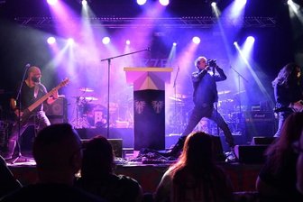 Rock lockt ins Tivoli -